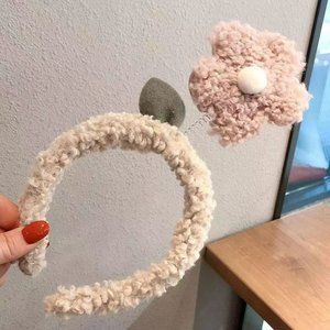 Cute three-dimensional flower headband